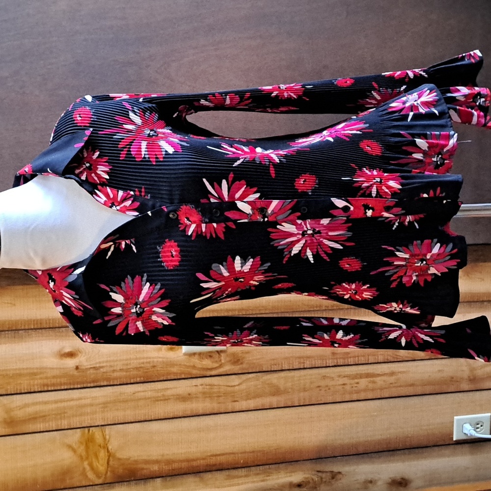 Black/red/pink/white/gray flowered blouse Christopher and Banks  size M